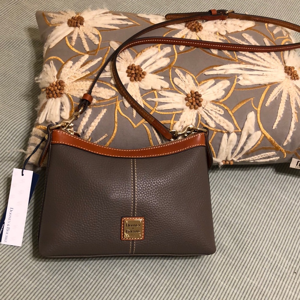 NWT Dooney & Bourke crossbody pouch (elephant) ✨✨